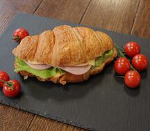 Круассан с ветчиной и сыром