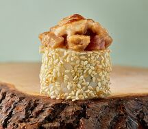 Запеченный ролл с тунцом