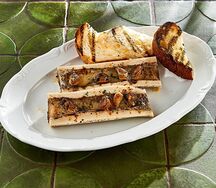 Мозговая кость с печёным чесноком