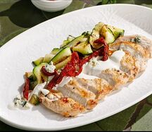 Куриная грудка с цукини под соусом дорблю 