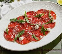 Карпаччо из говядины с трюфельным соусом