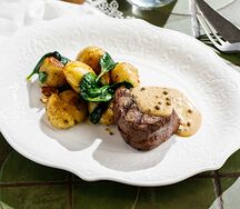 Филе-миньон с перечным соусом