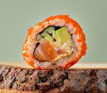 Ролл Калифорния с лососем