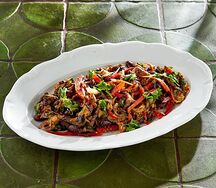 Салат Тбилисо с говядиной и фасолью