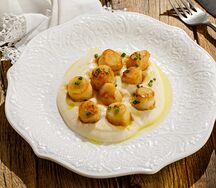 Гребешок с соусом из цветной капусты