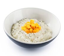 Рисовая каша с манго и семенами чиа