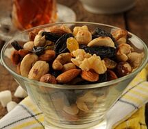 Сухофрукты и орехи 