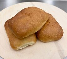 Пирожок с яйцом и зелёным луком