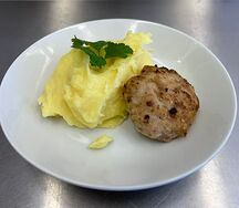 Мясная котлета с пюре