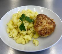 Куриная котлета с макаронами