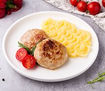 Куриные котлеты с картофельным пюре