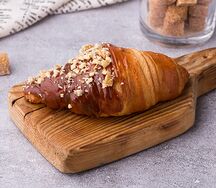 Круассан с вареной сгущенкой
