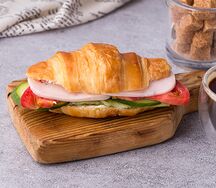 Круассан с ветчиной и сыром