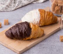 Круассан с шоколадом