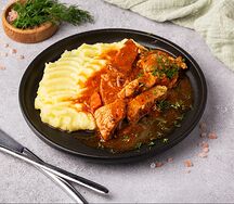 Гуляш мясной с картофельным пюре