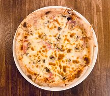 Пицца с ветчиной и грибами