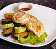 Куриная грудка с овощами