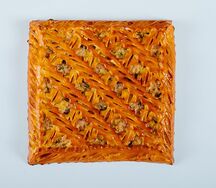 Пирог с сыром и ветчиной