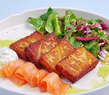 Драники с лососем и сливочным сыром