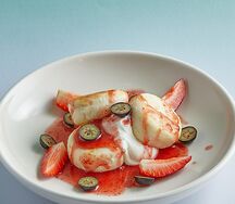 Сырники с йогуртом и джемом