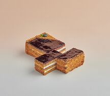 Торт Медовик черничный