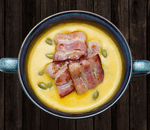 Сливочный крем-суп из тыквы с беконом