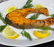 Стейк из форели на мангале