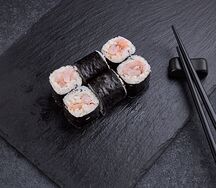 Классический ролл с креветкой