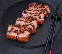 Горячий ролл с креветкой и крабом