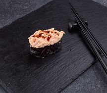 Запеченные суши с крабом