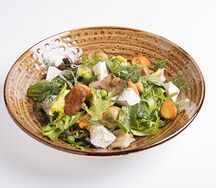 Салат с маринованными лесными грибами