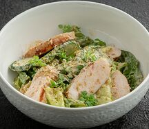 Салат с цыпленком и йогуртовой заправкой