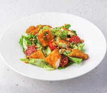 Салат с цыплёнком и соусом песто