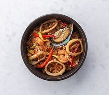 Рис с морепродуктами, овощами и соусом терияки