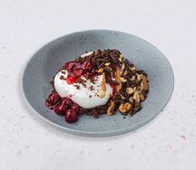 Шоколадный трайфл с вишнёвым конфи