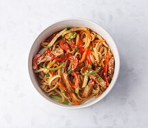 Удон со свининой, овощами и соусом