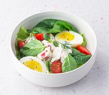 Овощной салат с яйцом