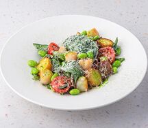 Салат с гребешками, авокадо и беби-картофелем