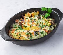 Свинина с картофелем и грибами под сырным соусом