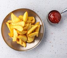 Картофельные дольки с кетчупом