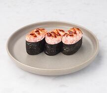 Суши, запечённые под сырным соусом с креветкой