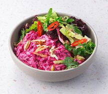 Салат из свёклы с цыплёнком и копчёным сыром