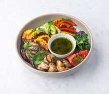 Овощи на гриле с соусом песто