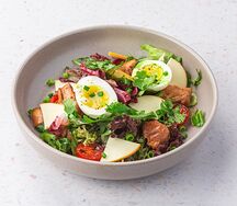 Салат с цыплёнком и копчёным сыром