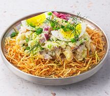 Сельдь с картофелем, яблоком и зелёным луком