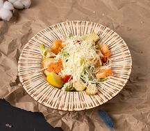 Салат Цезарь с креветками