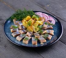 Сельдь с печеным картофелем