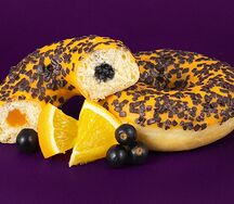 Пончик ОренджДон с начинкой апельсин и черная смородина