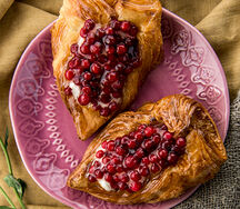 Карельская плюшка с брусникой