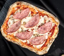Пицца с ветчиной и грибами